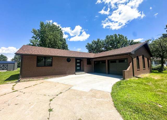 Property at 1805 S Cottage Grove Pl, Kirksville, MO 63501, 3 beds, 2 baths