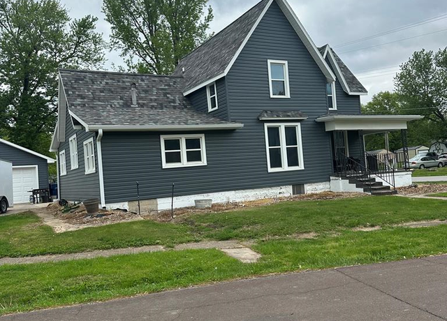 Property at 306 W Prairie St, Brookfield, MO 64628, 4 beds, 2 baths