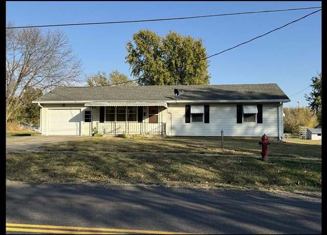 Property at 505 S Center St, Shelbina, MO 63468, 3 beds, 1.5 baths