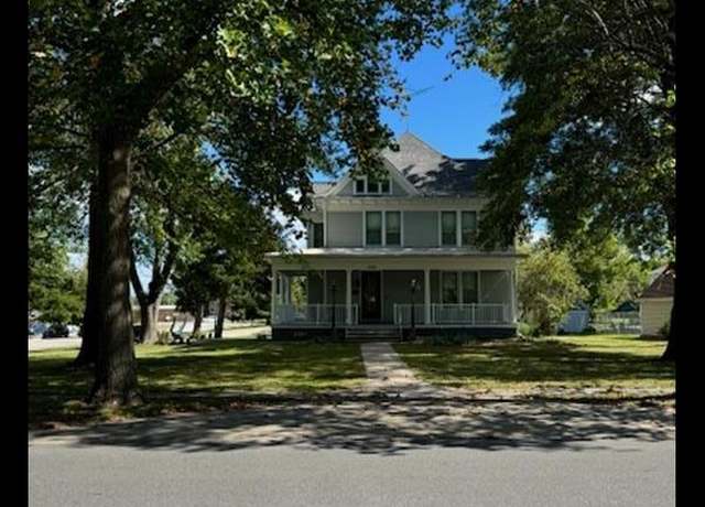 Property at 908 N Rutherford St, Macon, MO 63552, 3 beds, 1.5 baths
