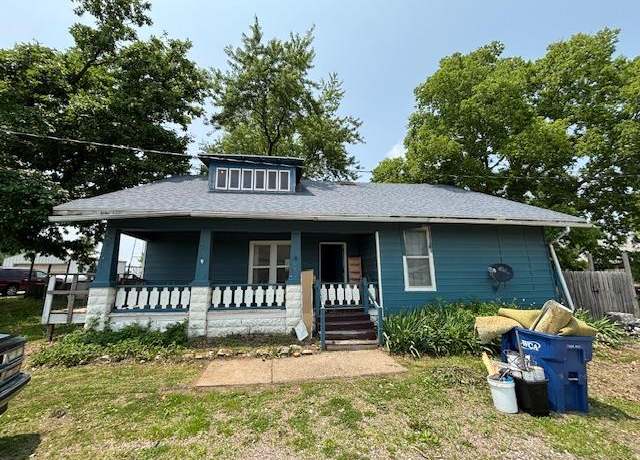 Property at 605 High St, Linneus, MO 64653, 3 beds, 2.5 baths