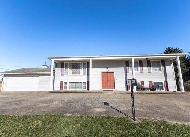 Property at 500 W Santa Fe St, Marceline, MO 64658, 4 beds, 3 baths