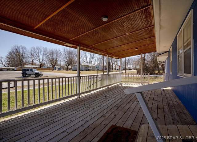 Property at 409 S Walnut St, Versailles, MO 65084, 3 beds, 1 bath
