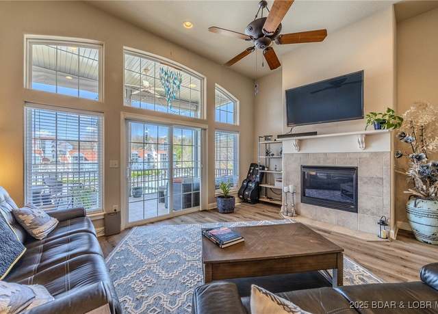 Property at 478 Lakeshore Dr, Lake Ozark, MO 65049, 3 beds, 3.5 baths
