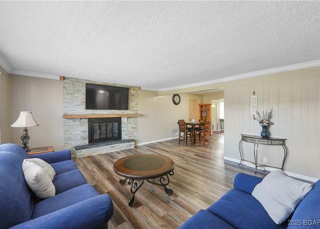 Property at 160 Bridgeview Dr, Camdenton, MO 65020, 3 beds, 2.5 baths