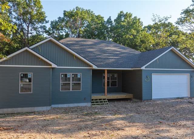 Property at 145 Broadway Ave, Camdenton, MO 65020, 4 beds, 3 baths