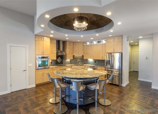 Property at 9 Lost Spike Ct, Camdenton, MO 65020, 4 beds, 3.5 baths