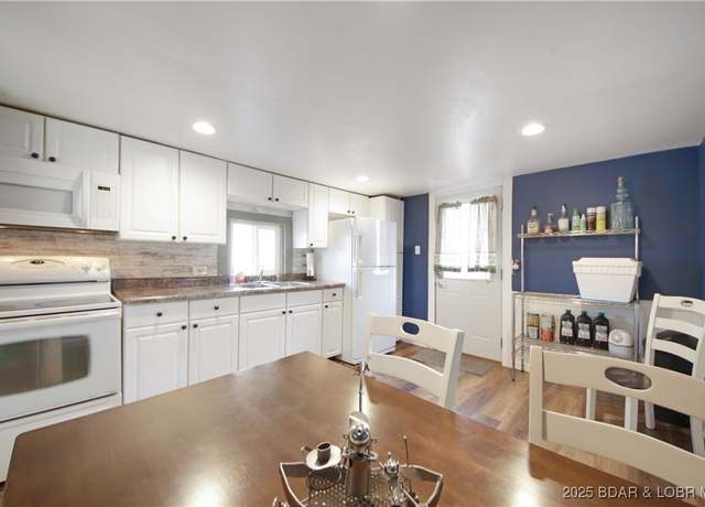 Property at 174 Randys Rd, Sunrise Beach, MO 65079, 2 beds, 2 baths