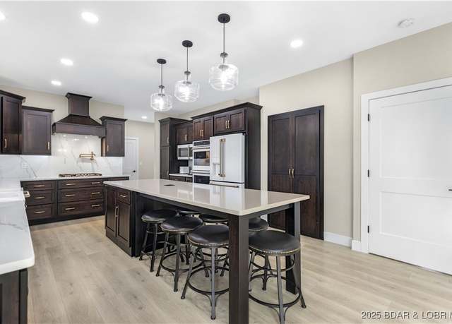 Property at 52 Boyd Dr, Camdenton, MO 65020, 5 beds, 4 baths