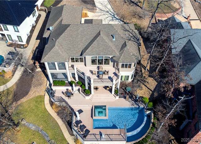 Property at 213 Grey Oak Dr, Sunrise Beach, MO 65079, 5 beds, 4.5 baths