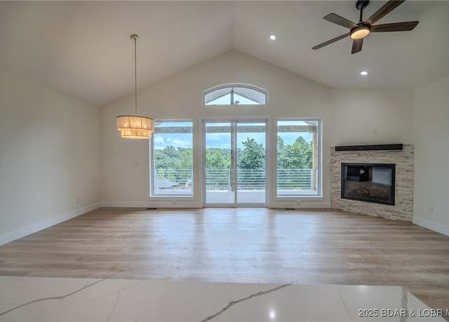Property at 370 Tuscany Dr, Camdenton, MO 65020, 4 beds, 3 baths