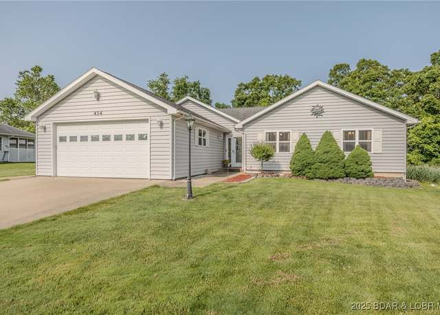 Property at 414 Nicklaus Ave, Laurie, MO 65037, 3 beds, 2 baths