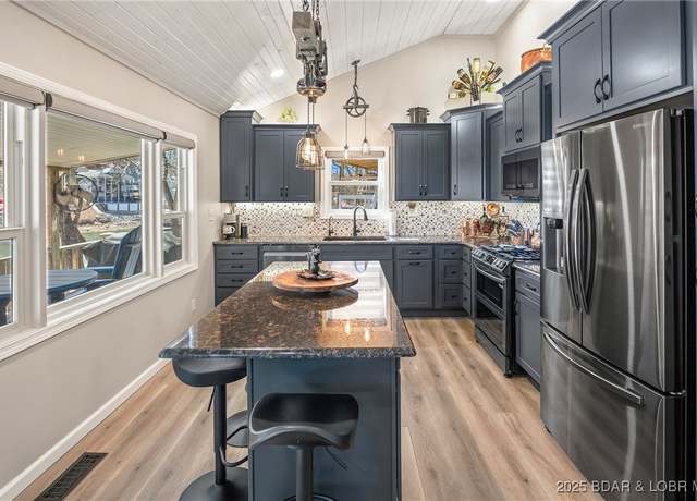 Property at 629 Three Oaks Dr, Sunrise Beach, MO 65079, 3 beds, 3 baths