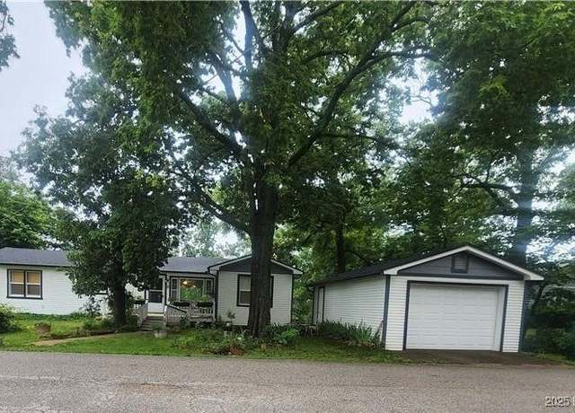Property at 159 Tonka Shady Ln, Camdenton, MO 65020, 5 beds, 2 baths
