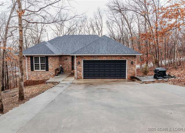 Property at 33 Akron Ct, Lake Ozark, MO 65049, 5 beds, 2.5 baths