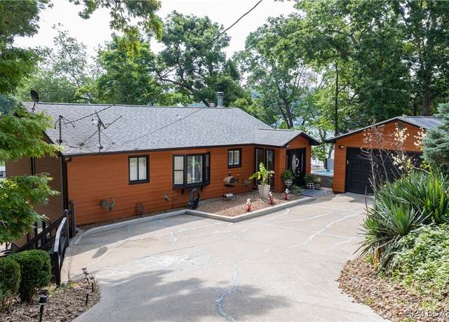 Property at 30 Shady Lane Ct, Lake Ozark, MO 65049, 3 beds, 2 baths