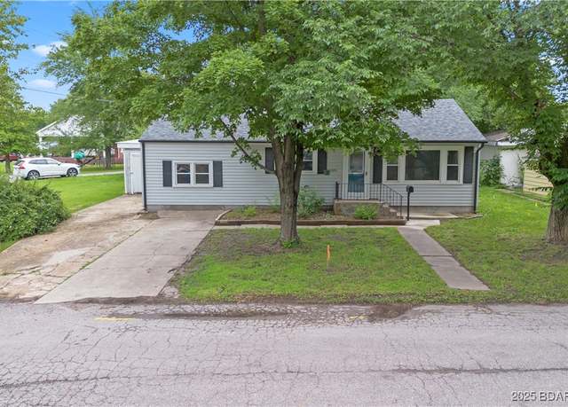 Property at 320 N Chestnut St, Eldon, MO 65026, 2 beds, 1 bath
