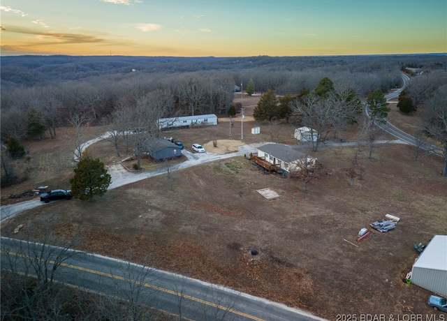 Property at 34 Petticoat Jct, Camdenton, MO 65020, 8 beds, 4.5 baths