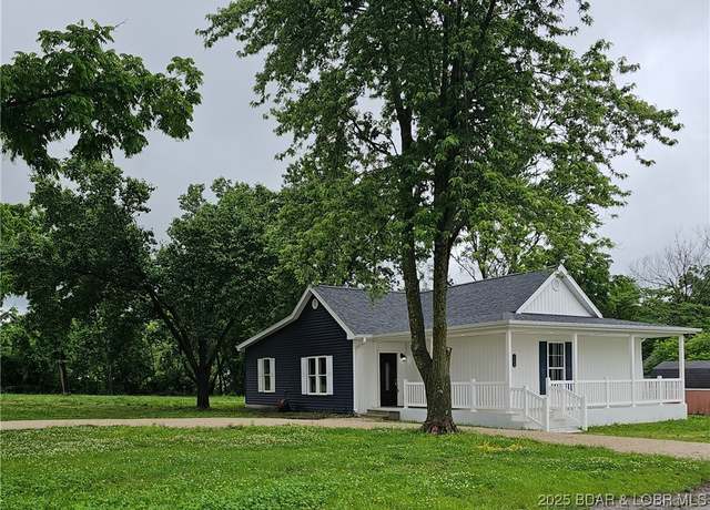 Property at 608 8th St, Eldon, MO 65026, 3 beds, 2 baths