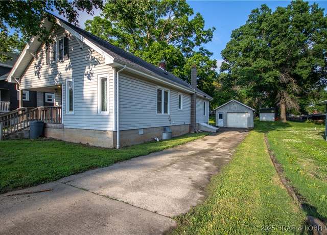 Property at 906 S Oak St, California, MO 65018, 3 beds, 2 baths