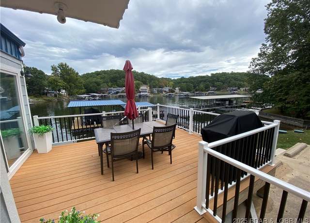 Property at 418 Lamplighter Dr, Camdenton, MO 65020, 4 beds, 3 baths