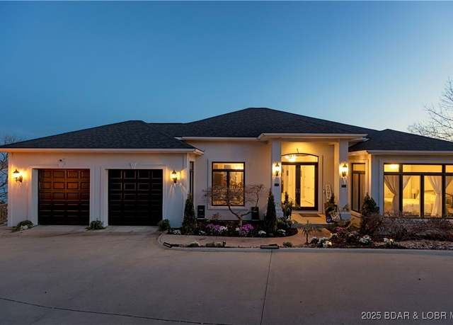 Property at 820 Palisades Dr, Four Seasons, MO 65049, 5 beds, 3.5 baths