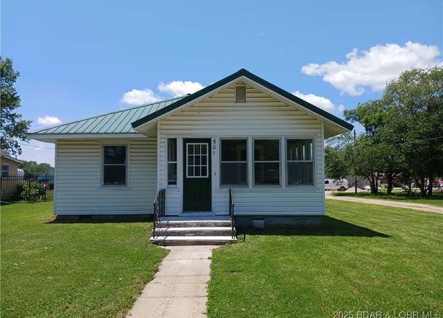 Property at 501 S Oak St, Versailles, MO 65084, 4 beds, 2 baths