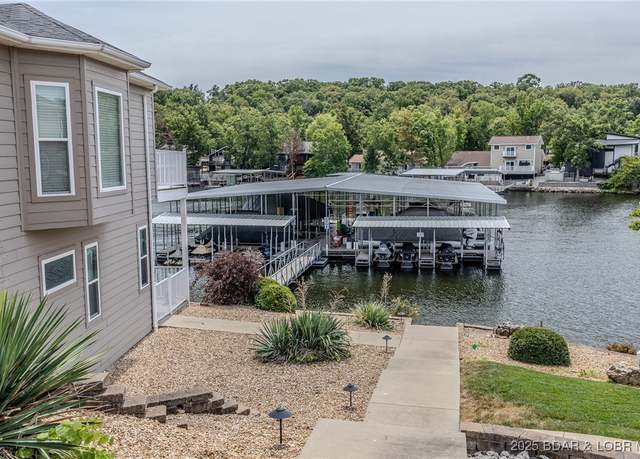 Property at 422 Outer Dr, Lake Ozark, MO 65049, 4 beds, 3.5 baths