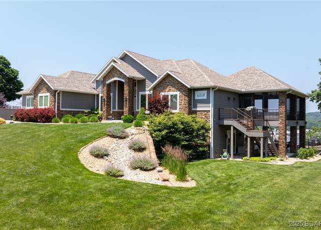 Property at 135 Lake Bluff Ln, Camdenton, MO 65020, 5 beds, 4 baths