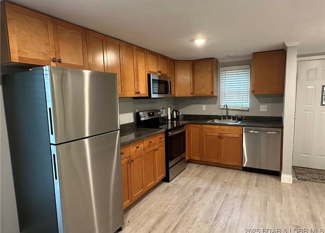 Property at 20 Barba Le Ln, Lake Ozark, MO 65049, 3 beds, 2 baths