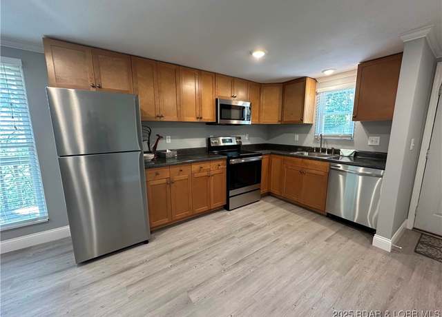 Property at 20 Barba Le Ln, Lake Ozark, MO 65049, 3 beds, 2 baths