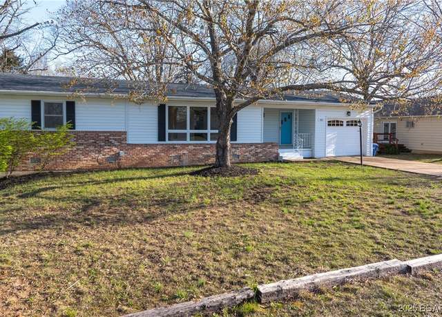 Property at 462 Lakeview Dr, Camdenton, MO 65020, 3 beds, 2 baths