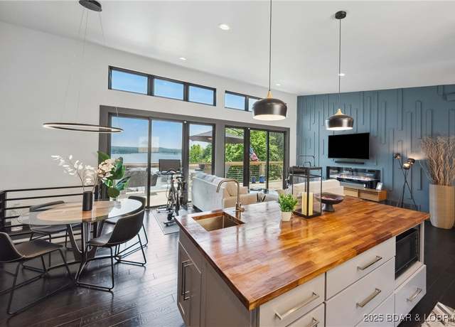 Property at 626 Eagle Dr, Four Seasons, MO 65049, 5 beds, 3.5 baths