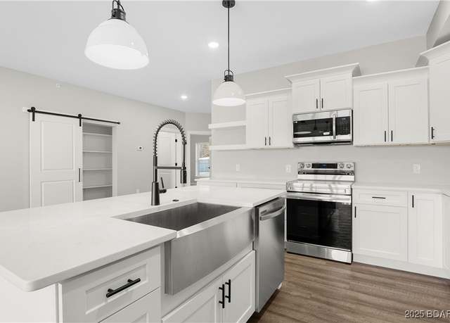 Property at 104 Sierra Bay Dr Unit 4B, Camdenton, MO 65020, 3 beds, 2 baths