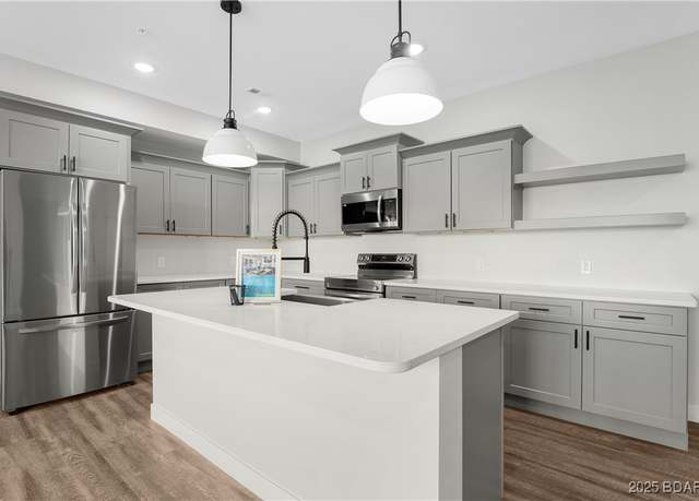 Property at 104 Sierra Bay Dr Unit 2F, Camdenton, MO 65020, 3 beds, 2 baths