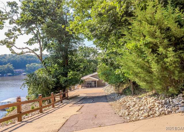 Property at 75 Stonebraker Dr, Camdenton, MO 65020, 5 beds, 3 baths