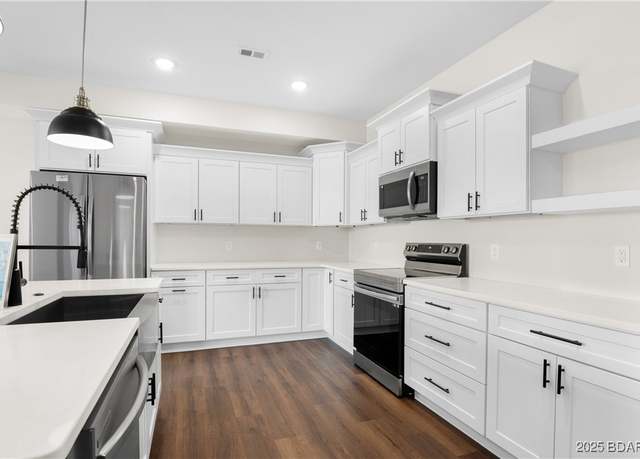 Property at 104 Sierra Bay Dr Unit 1E, Camdenton, MO 65020, 3 beds, 2 baths