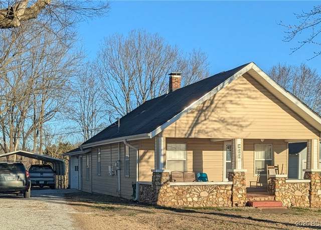 Property at 708 Illinois St, Warsaw, MO 65355, 2 beds, 1 bath