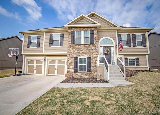 Property at 1210 East 15th St, MO 64060, 4 beds, 3 baths