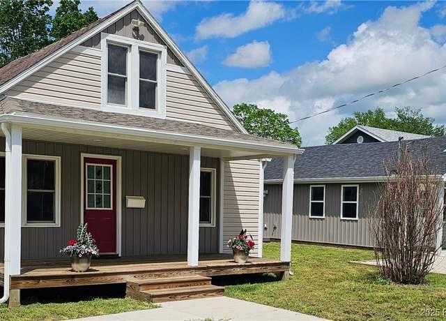 Property at 421 W High St, Eldon, MO 65026, 4 beds, 2.5 baths