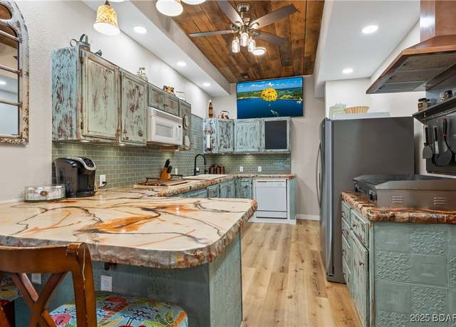 Property at 960 Spring Cove Rd, Sunrise Beach, MO 65079, 6 beds, 4 baths