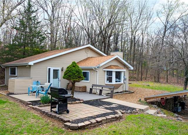 Property at 6893 Huntington Rd, Osage Beach, MO 65065, 2 beds, 1.5 baths