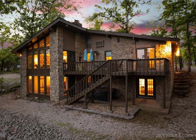 Property at 134 Twin Oaks Dr, Lake Ozark, MO 65049, 5 beds, 3 baths
