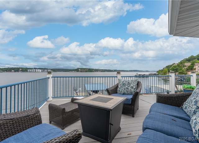 Property at 22 Emerald Ln, Lake Ozark, MO 65049, 4 beds, 2.5 baths