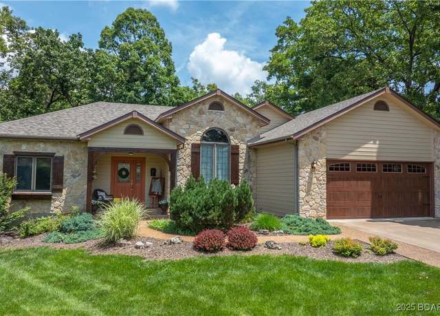 Property at 146 Palmer Dr, Lake Ozark, MO 65049, 4 beds, 2.5 baths