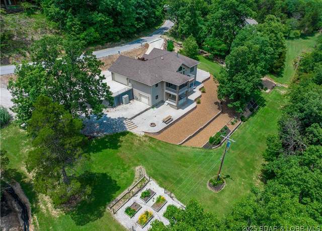 Property at 771 Lake Valley Dr, Camdenton, MO 65020, 4 beds, 3 baths