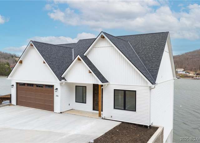 Property at 206 Good Neighbors Dr, Camdenton, MO 65020, 4 beds, 3 baths