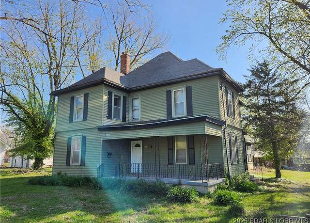 Property at 400 Thurston St N, Versailles, MO 65084, 5 beds, 2 baths