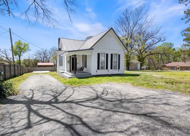Property at 513 Jefferson St W, Warsaw, MO 65355, 3 beds, 2 baths