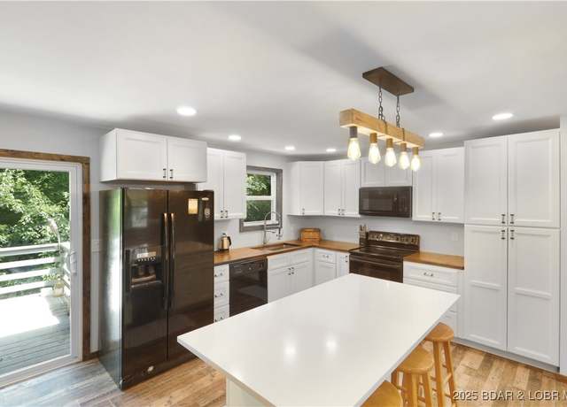 Property at 5109 Aqua Dr, Osage Beach, MO 65065, 3 beds, 2 baths